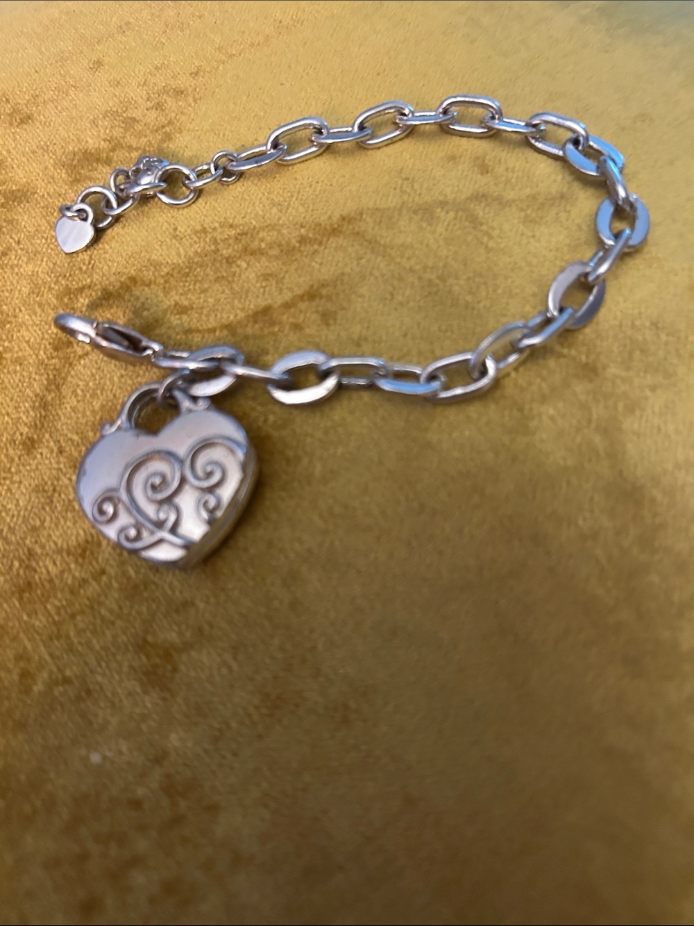 Heart Charm Chain Bracelet - Silver.Heart Heart Opens Magnetic Closure